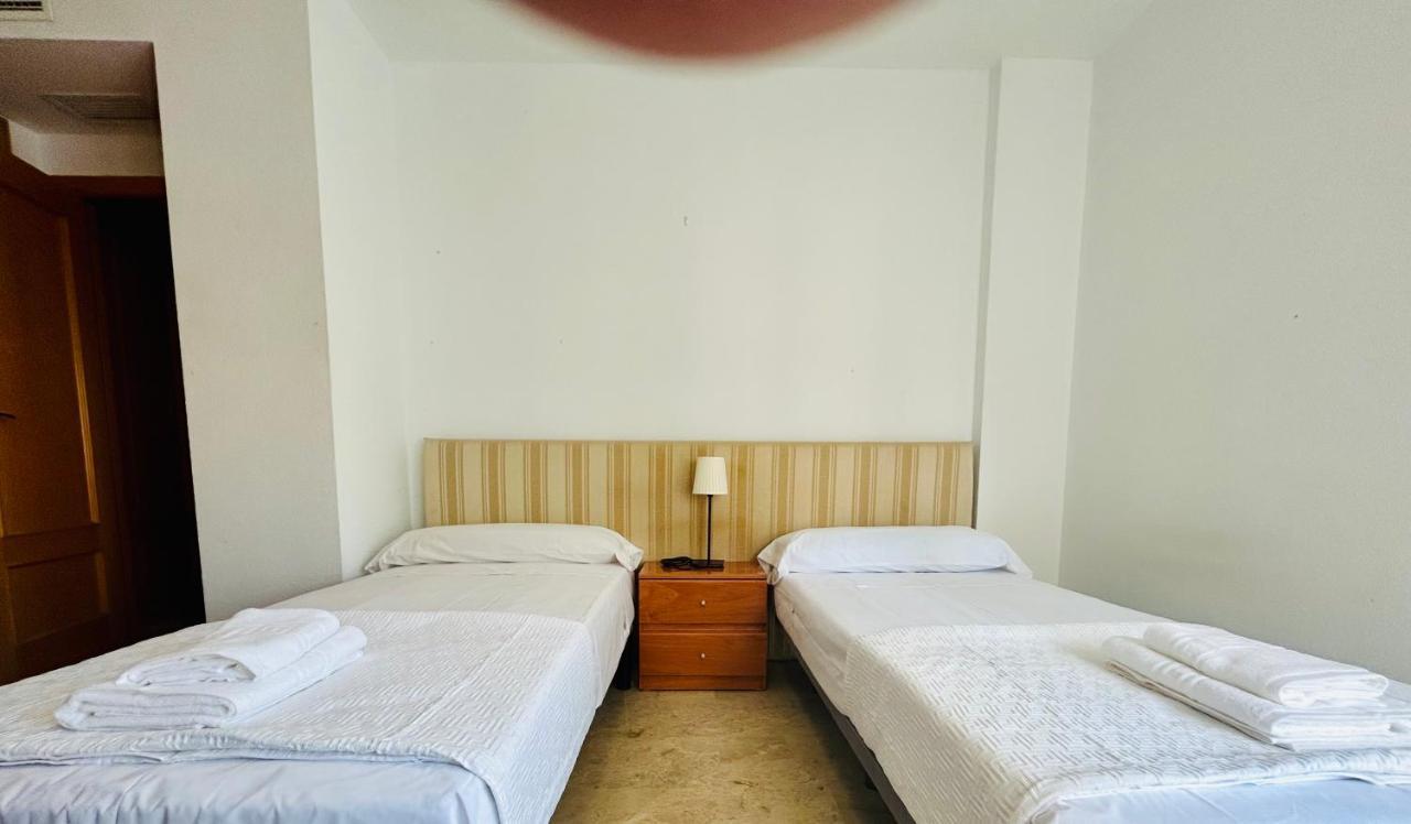 Guest House Teatinos Málaga Dış mekan fotoğraf